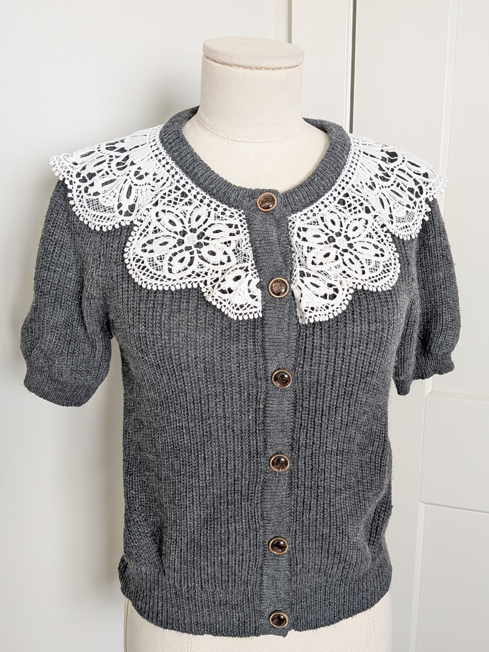Heartloom Aminda Grey Knit White Lace Collar Short Sleeve Cardigan Small